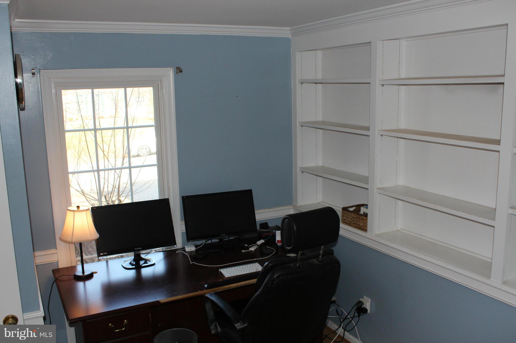 109 Peyton Road Sterling, VA 20165 - Photo 7 of 30 Main level Den/office/study