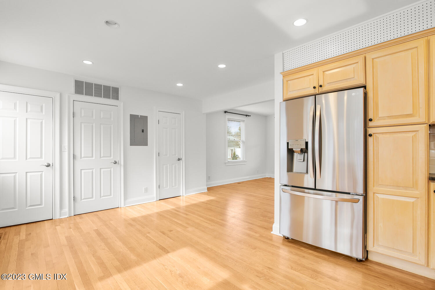 72 Orchard Street Cos Cob, CT 06807 - Photo 9 of 21 70 Orchard St Cos cob CT 06807-large-020