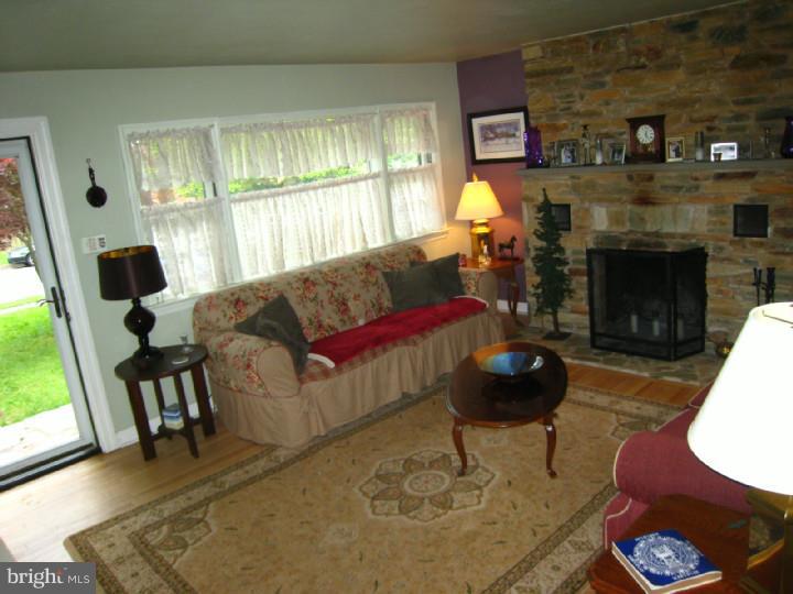 84 Ridgewood Avenue Ewing, NJ 08618 - Photo 2 of 12