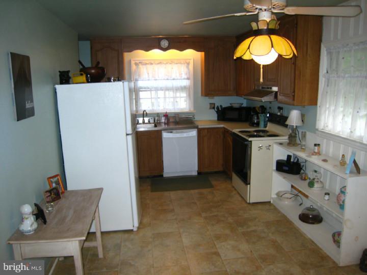84 Ridgewood Avenue Ewing, NJ 08618 - Photo 3 of 12