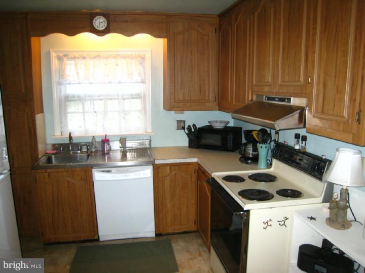 84 Ridgewood Avenue Ewing, NJ 08618 - Photo 4 of 12