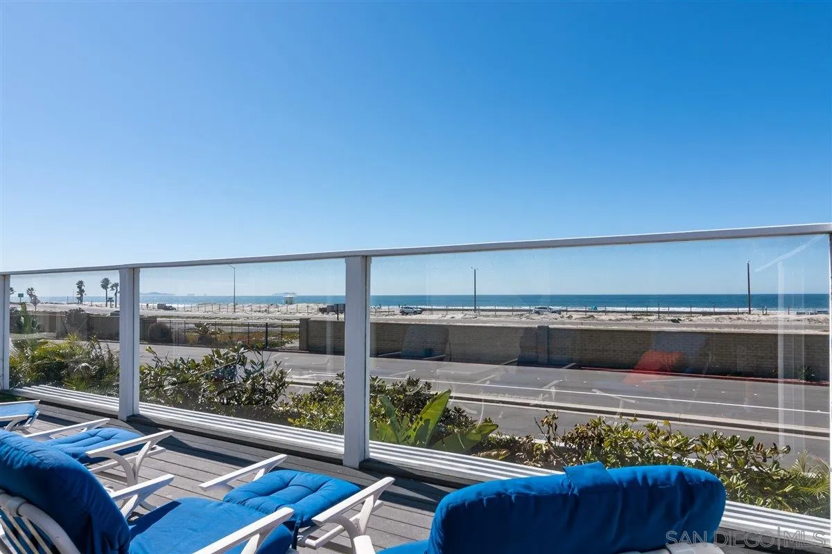 48 Half Moon Bend Coronado, CA 92118 - Photo 29 of 41 a view of room with window