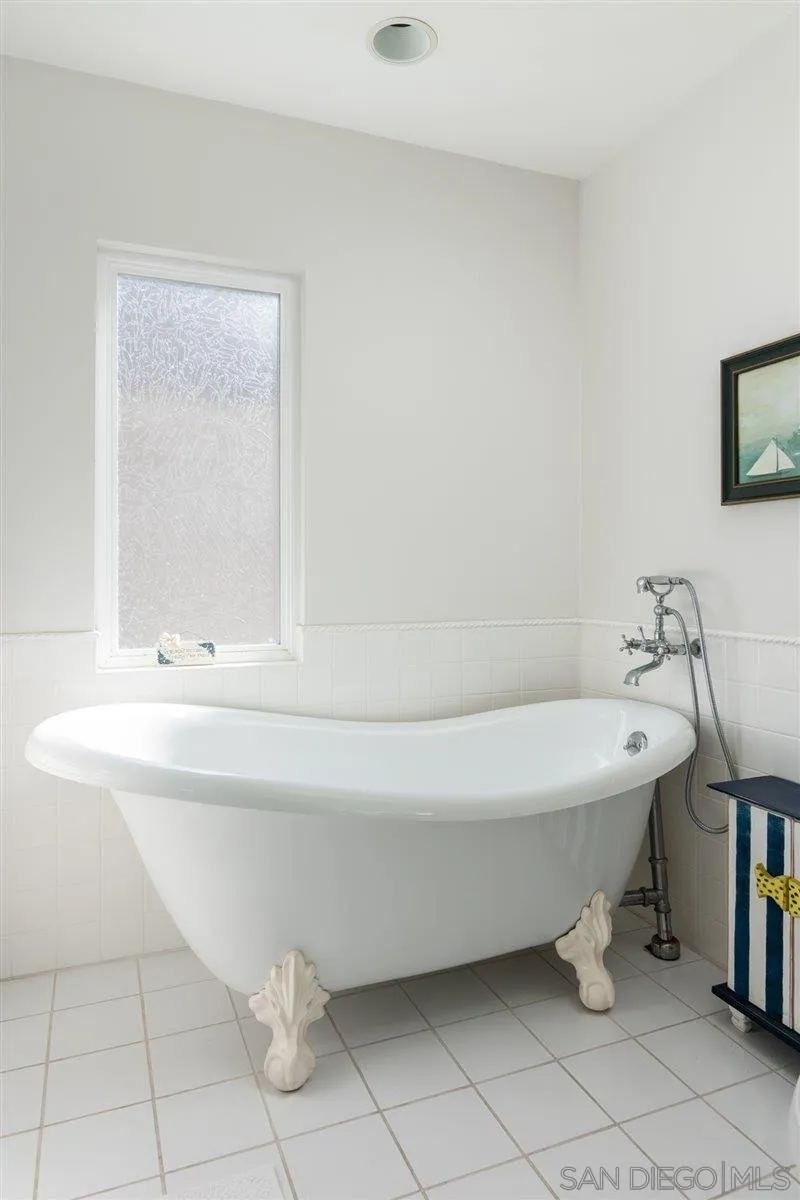 48 Half Moon Bend Coronado, CA 92118 - Photo 32 of 41 a bathroom with a bathtub and mirror