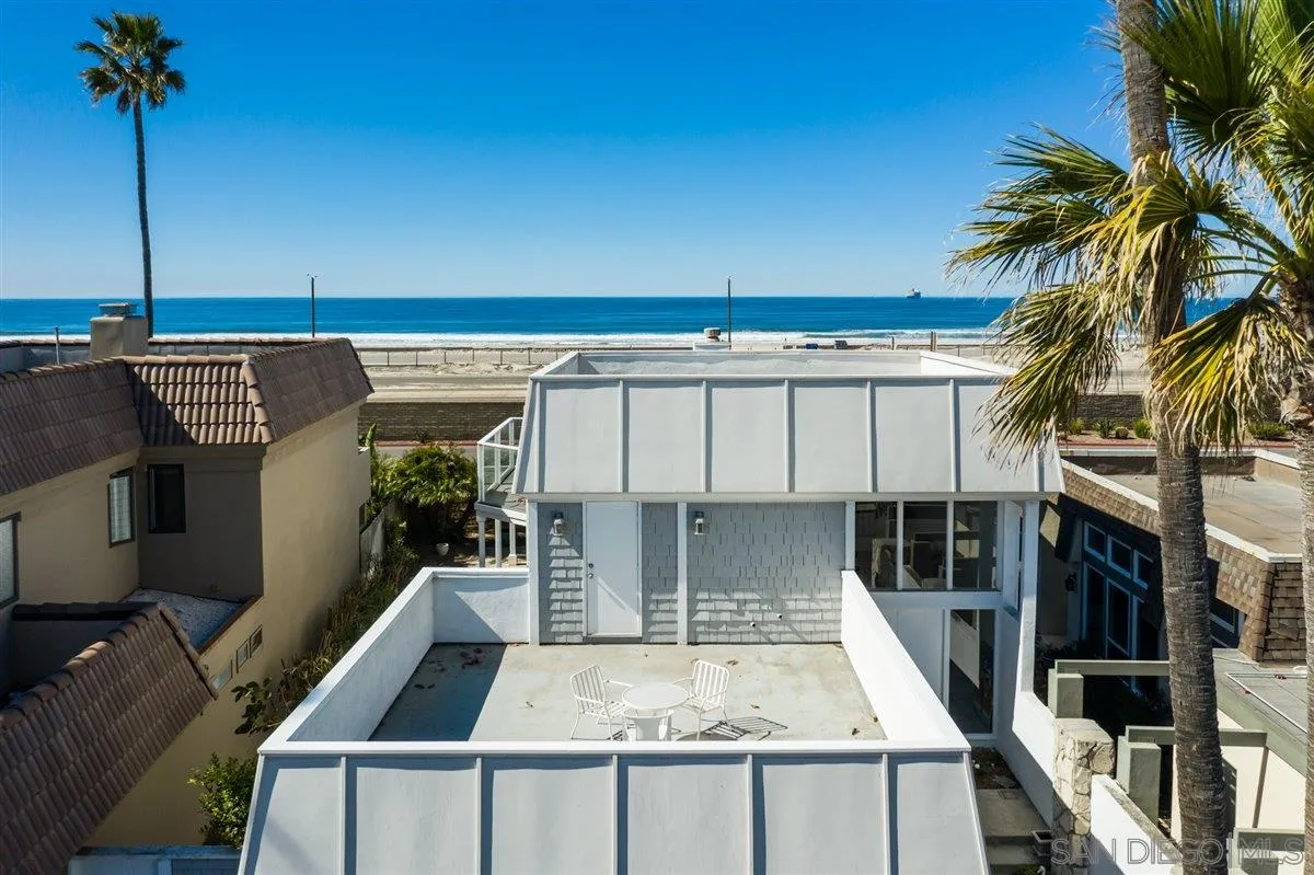48 Half Moon Bend Coronado, CA 92118 - Photo 37 of 41 a view of balcony with furniture