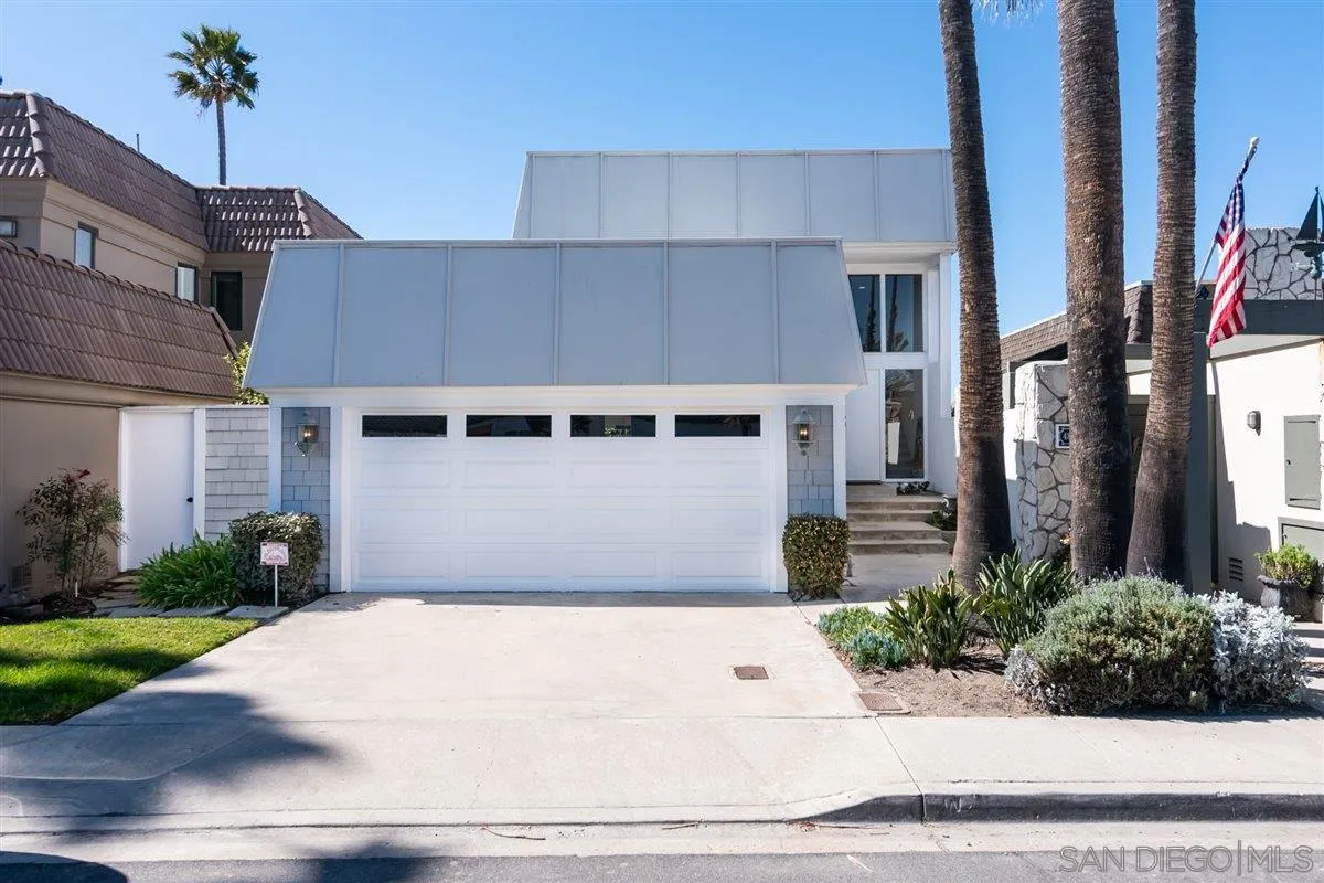 48 Half Moon Bend Coronado, CA 92118 - Photo 4 of 41 a front view of a house with garden