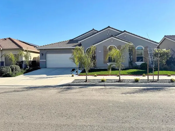 a view of a house with a yard and plants