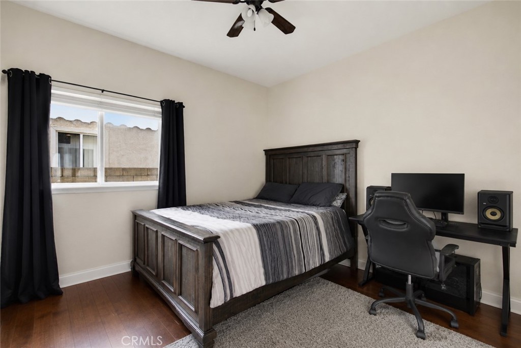 13620 Chesterfield Drive Moorpark, CA 93021 - Photo 14 of 28 Downstairs bedroom 2