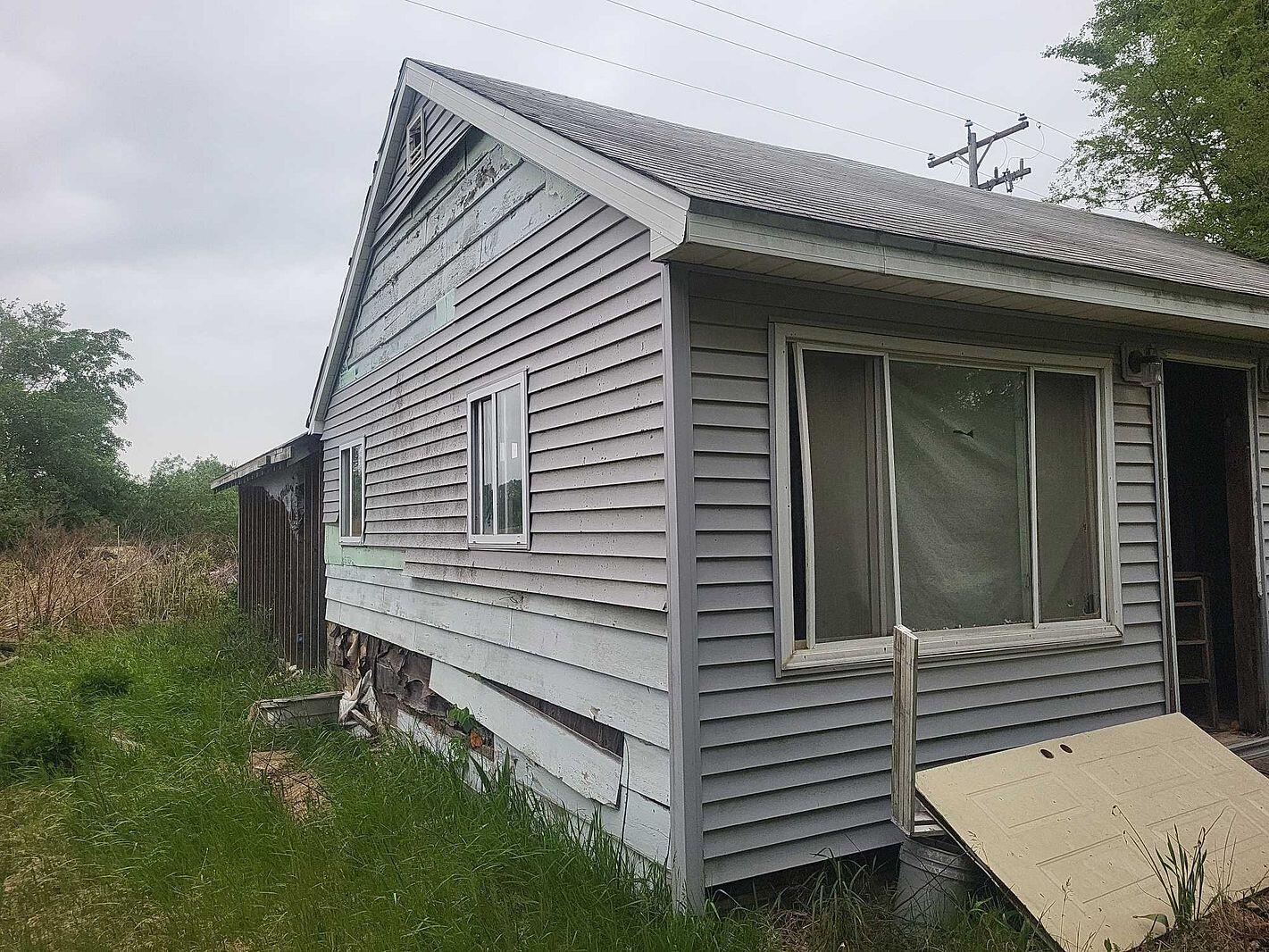 5971 Baseline Road Grand Junction, MI 49056 - Photo 3 of 19 02