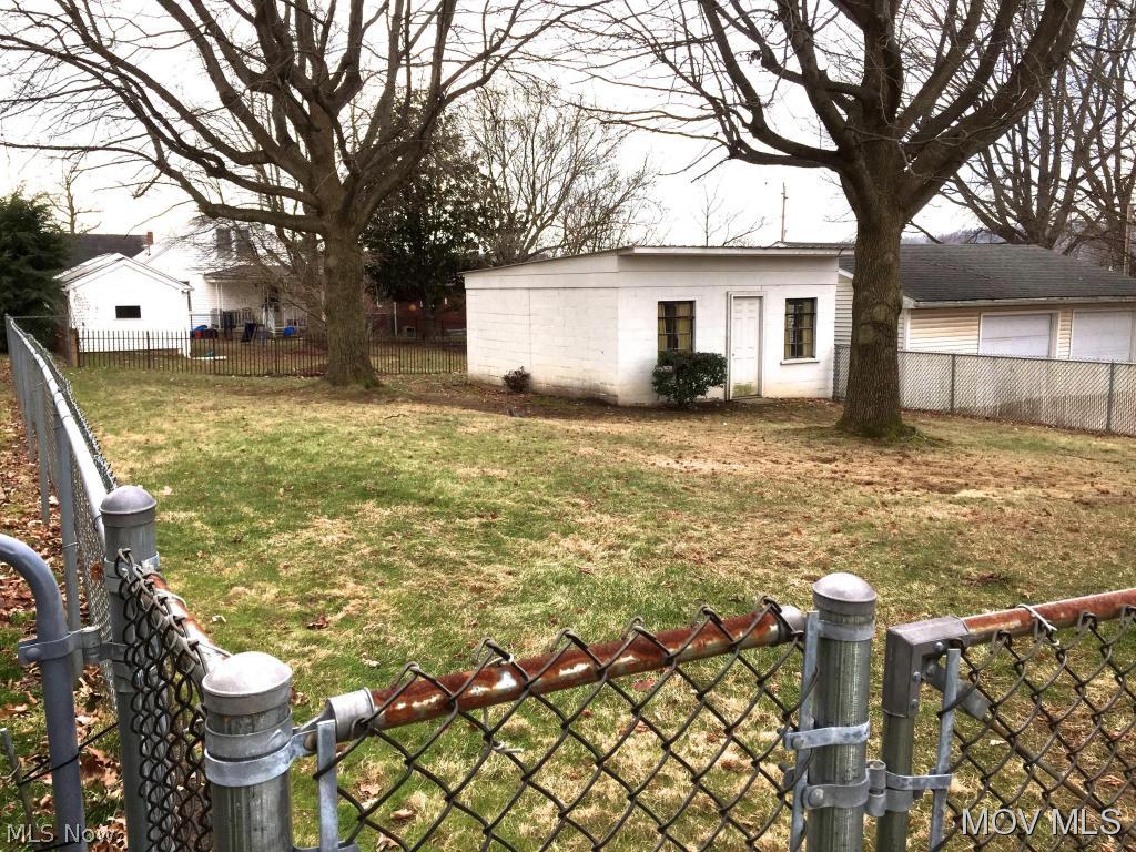 606 28th Street Vienna, WV 26105 - Photo 3 of 10