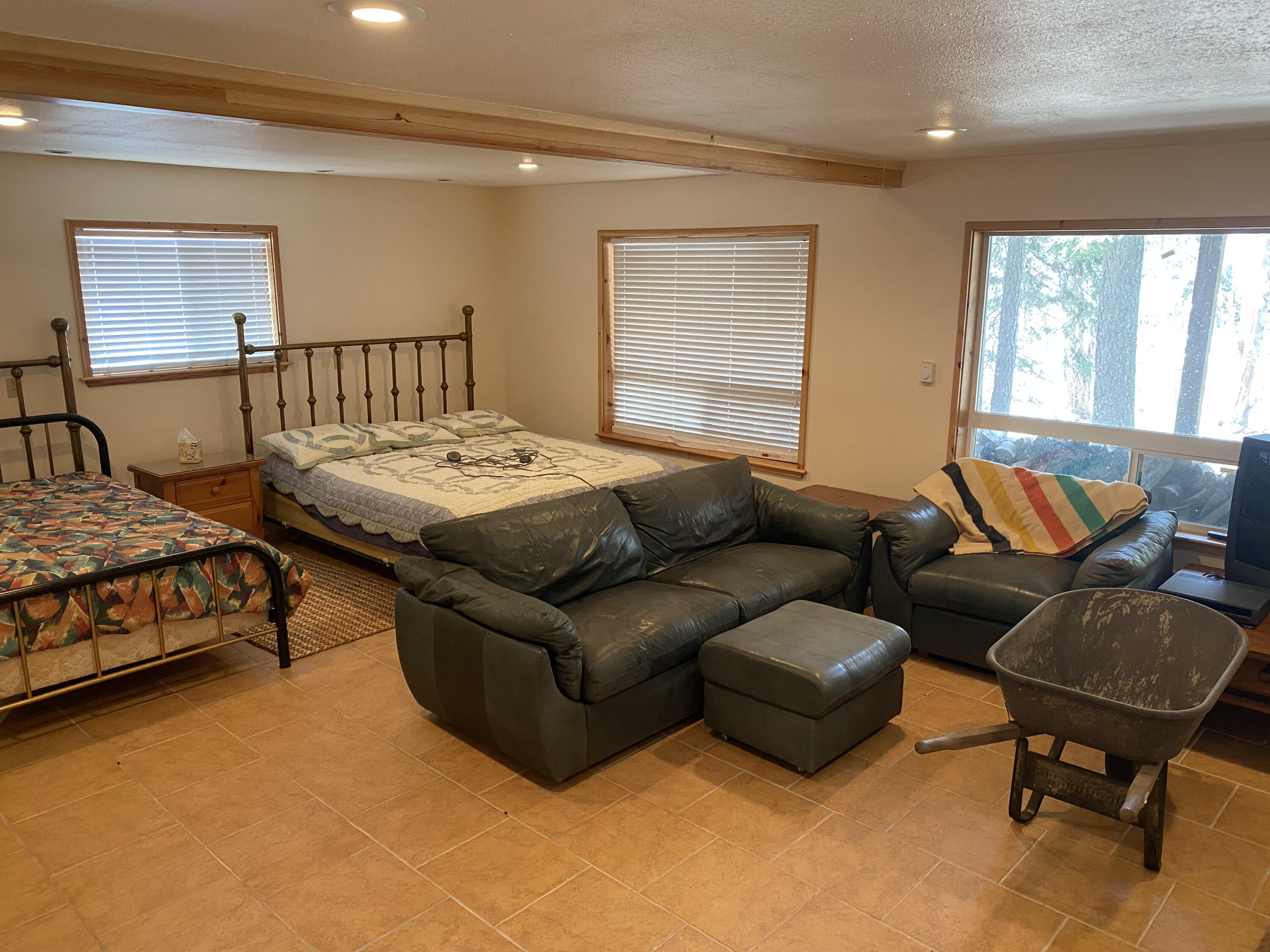 57735 Fox Drive Springville, CA 93265 - Photo 4 of 13 LOWER LEVEL BEDRROM SUITE