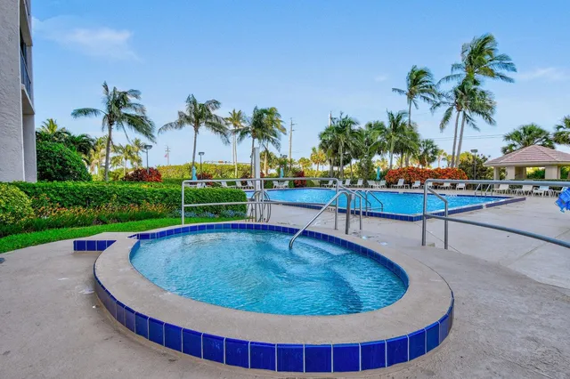 a view of a tennis court