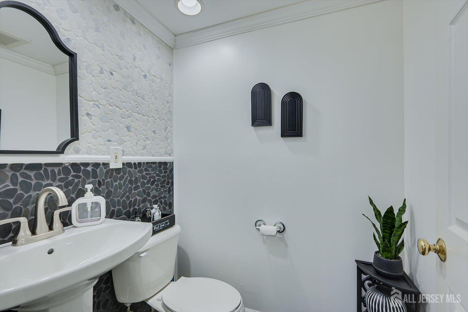 9 Colburn Road East Brunswick, NJ 08816 - Photo 27 of 62