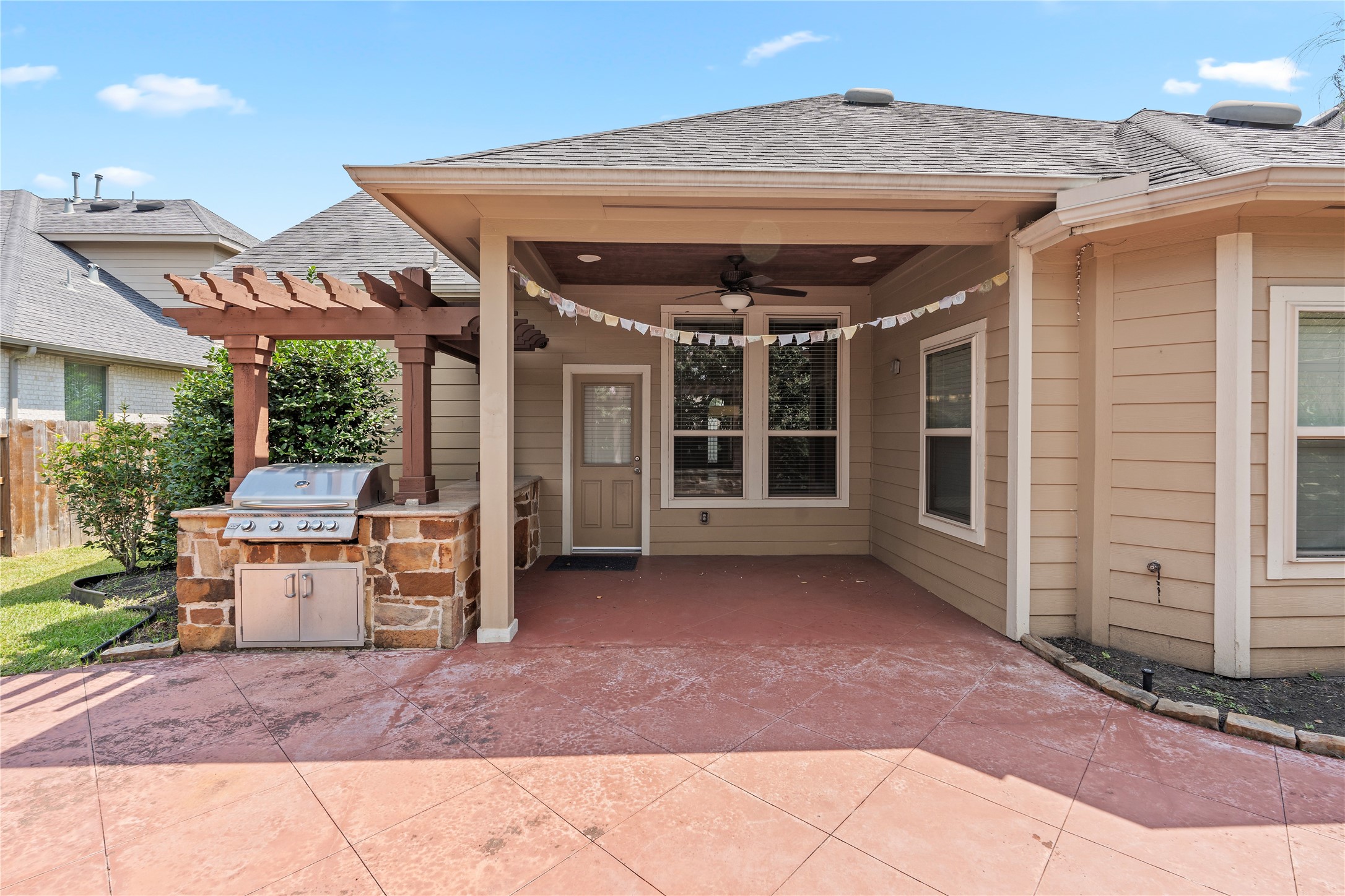7423 Summer Night Lane Rosenberg, TX 77469 - Photo 43 of 44 a view of a patio with table and chairs under an umbrella