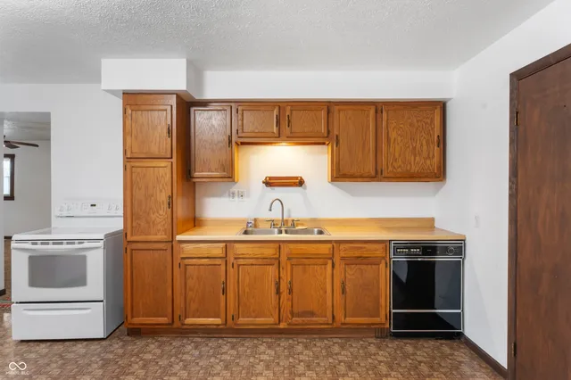 $189,900 | 8566 West Fall Creek Drive, Pendleton, IN 46064