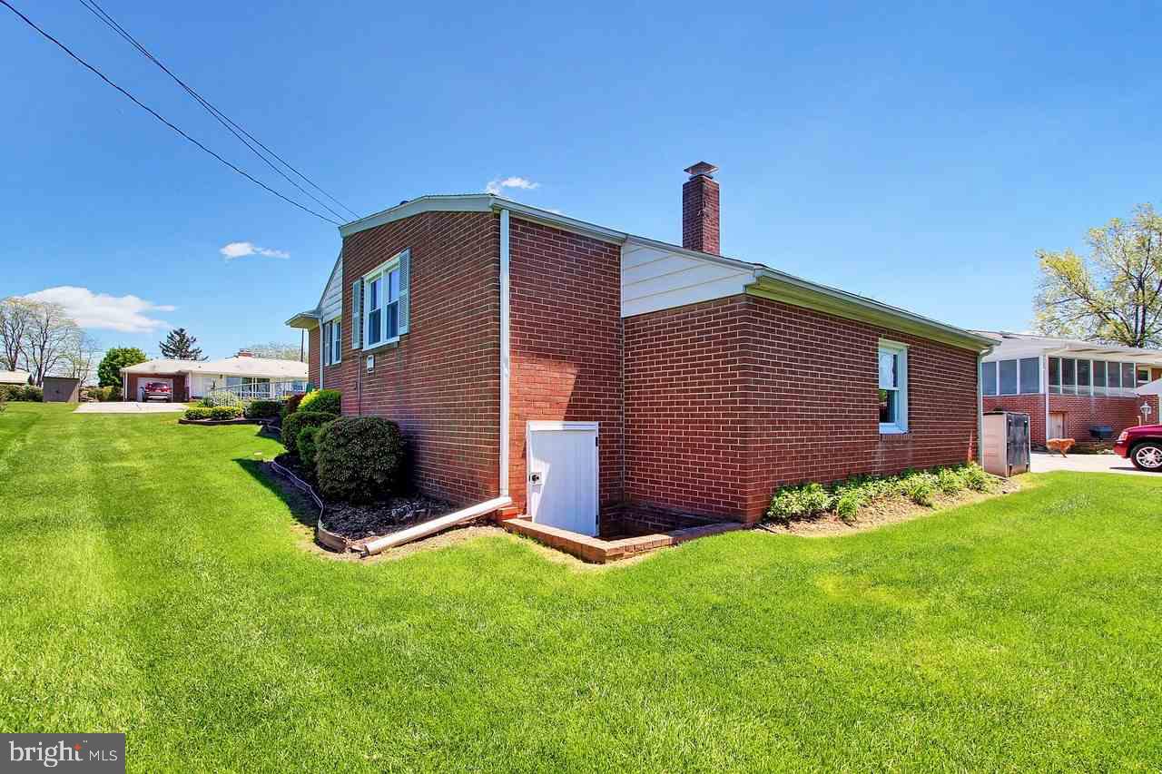 442 Highland Road Red Lion, PA 17356 - Photo 4 of 29 Gallery Image 4