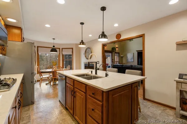 $549,900 | 6910 Pioneer Trail Northeast, Georgetown, IN 47122