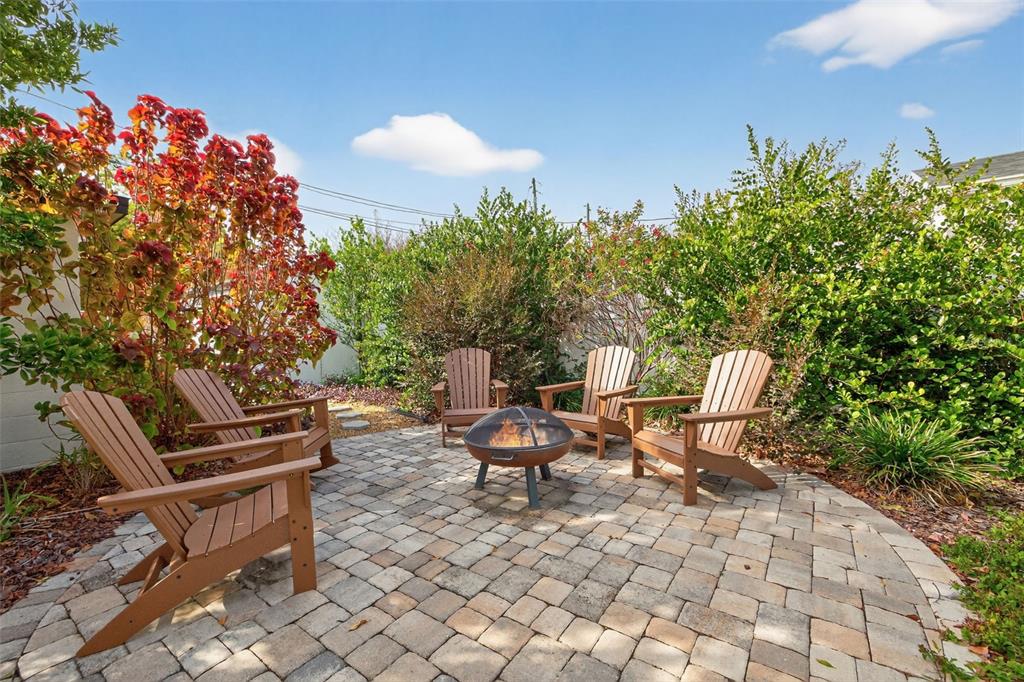 2220 7th Avenue North St. Petersburg, FL 33713 - Photo 28 of 31 a view of a backyard with sitting area