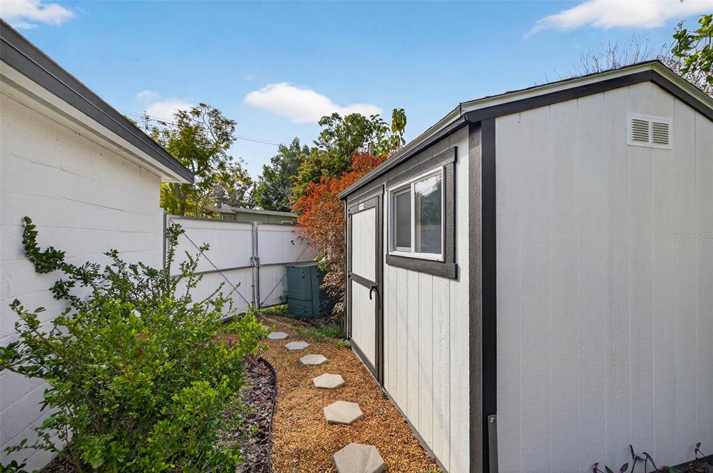 2220 7th Avenue North St. Petersburg, FL 33713 - Photo 29 of 31 a backyard of a house with lots of green space