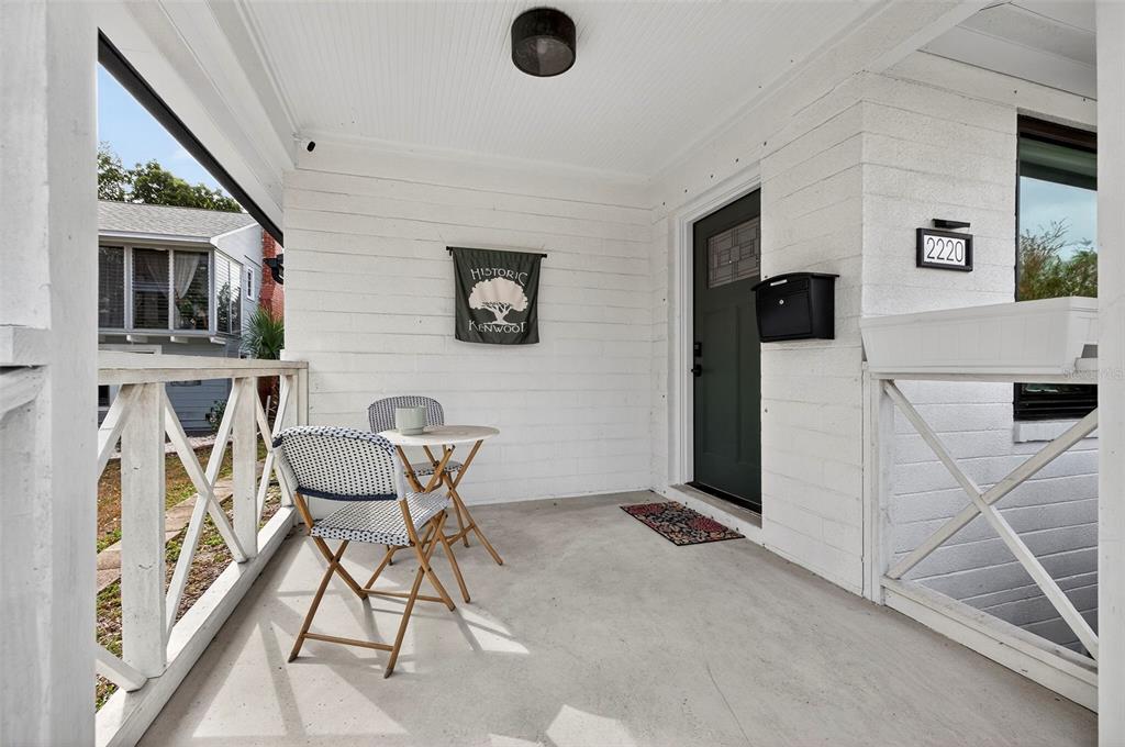 2220 7th Avenue North St. Petersburg, FL 33713 - Photo 4 of 31 a view of a livingroom with furniture and flat screen tv