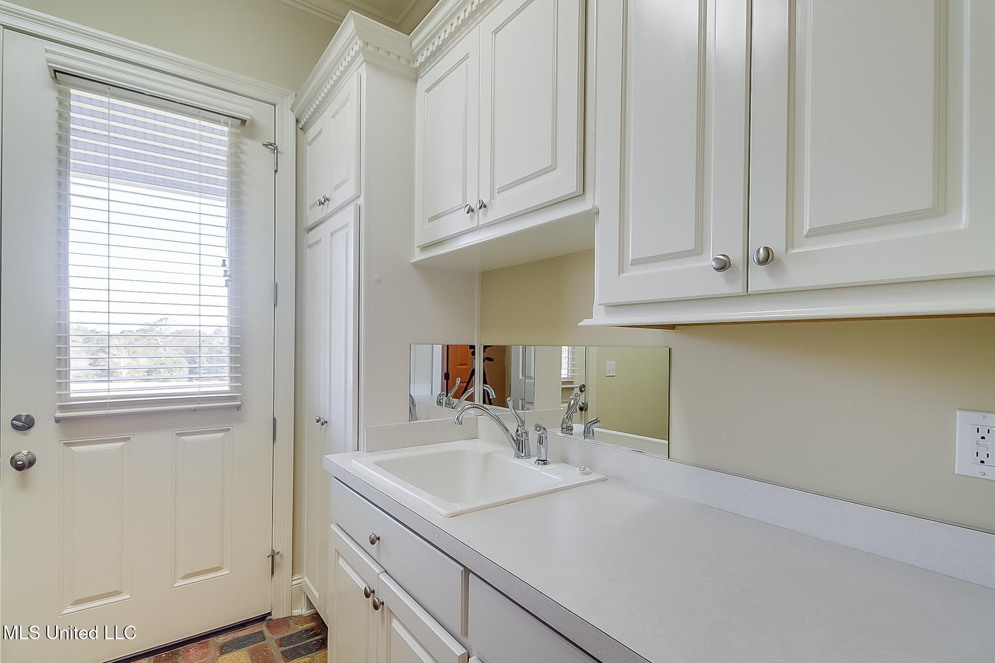 19910 Red Oak Road Saucier, MS 39574 - Photo 37 of 78 Laundry room