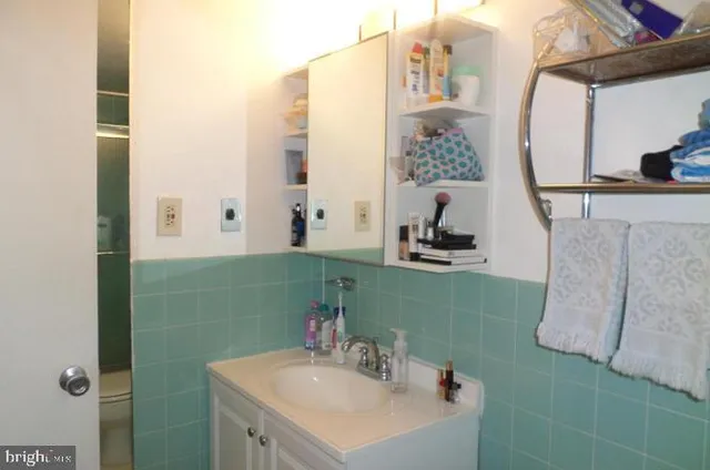 $1,850 | 2939 Van Ness Street Northwest, Unit 1212, Washington, DC 20008