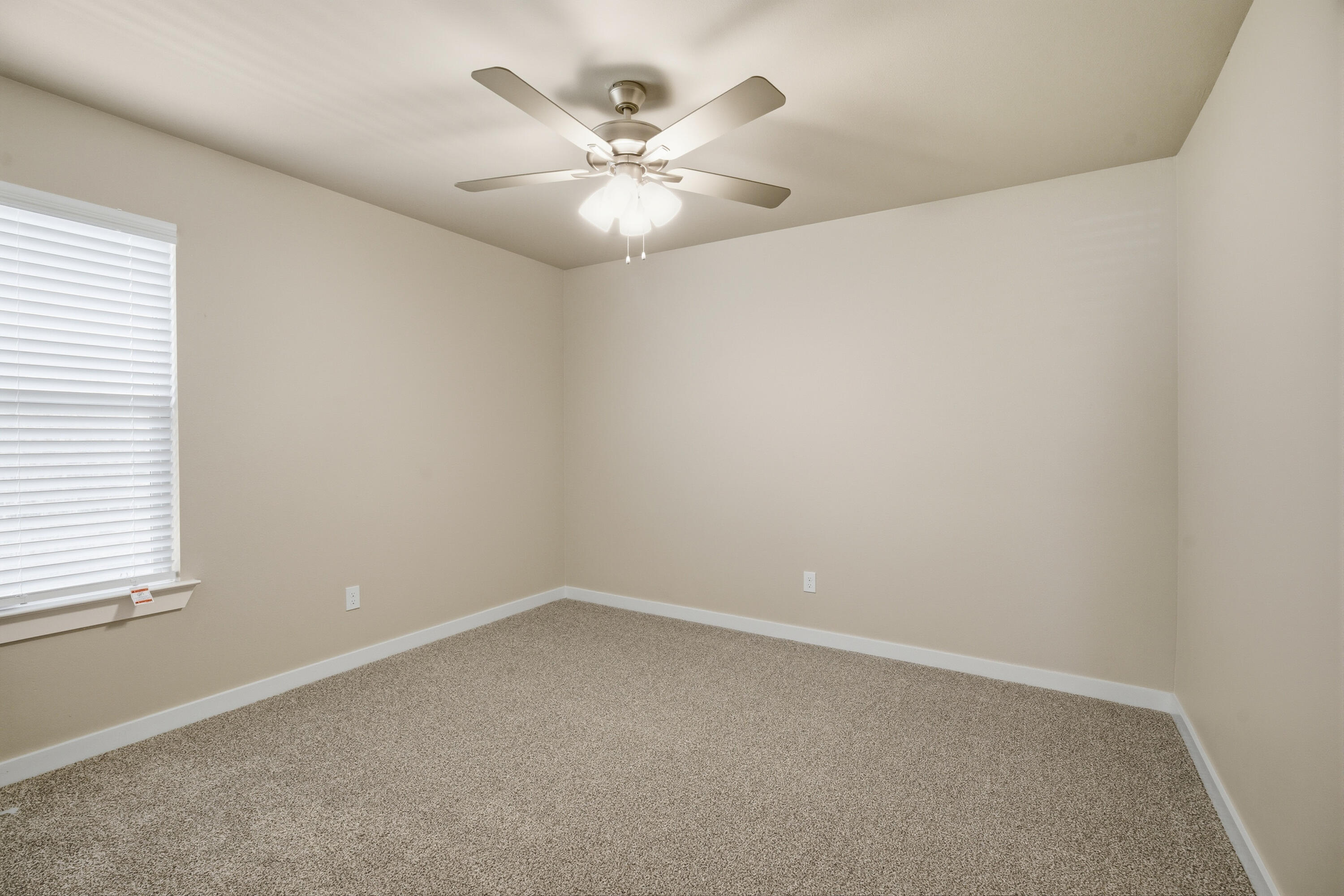 618 East 13th Street Wolfforth, TX 79382 - Photo 25 of 33 an empty room with a window and a fan
