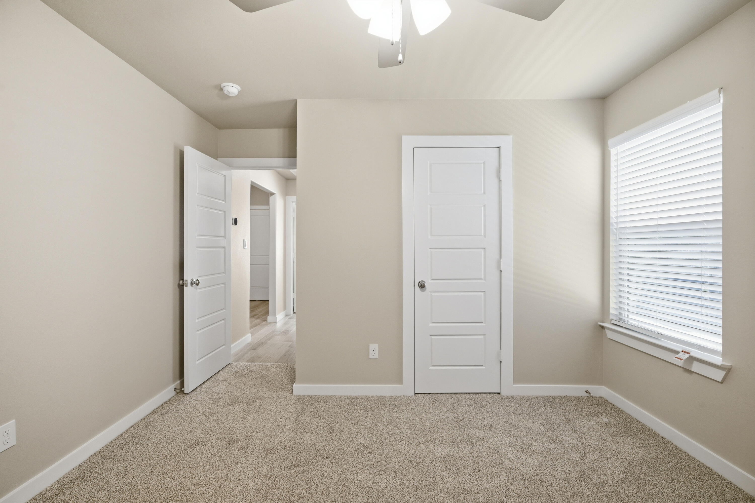618 East 13th Street Wolfforth, TX 79382 - Photo 30 of 33 an empty room with windows and closet
