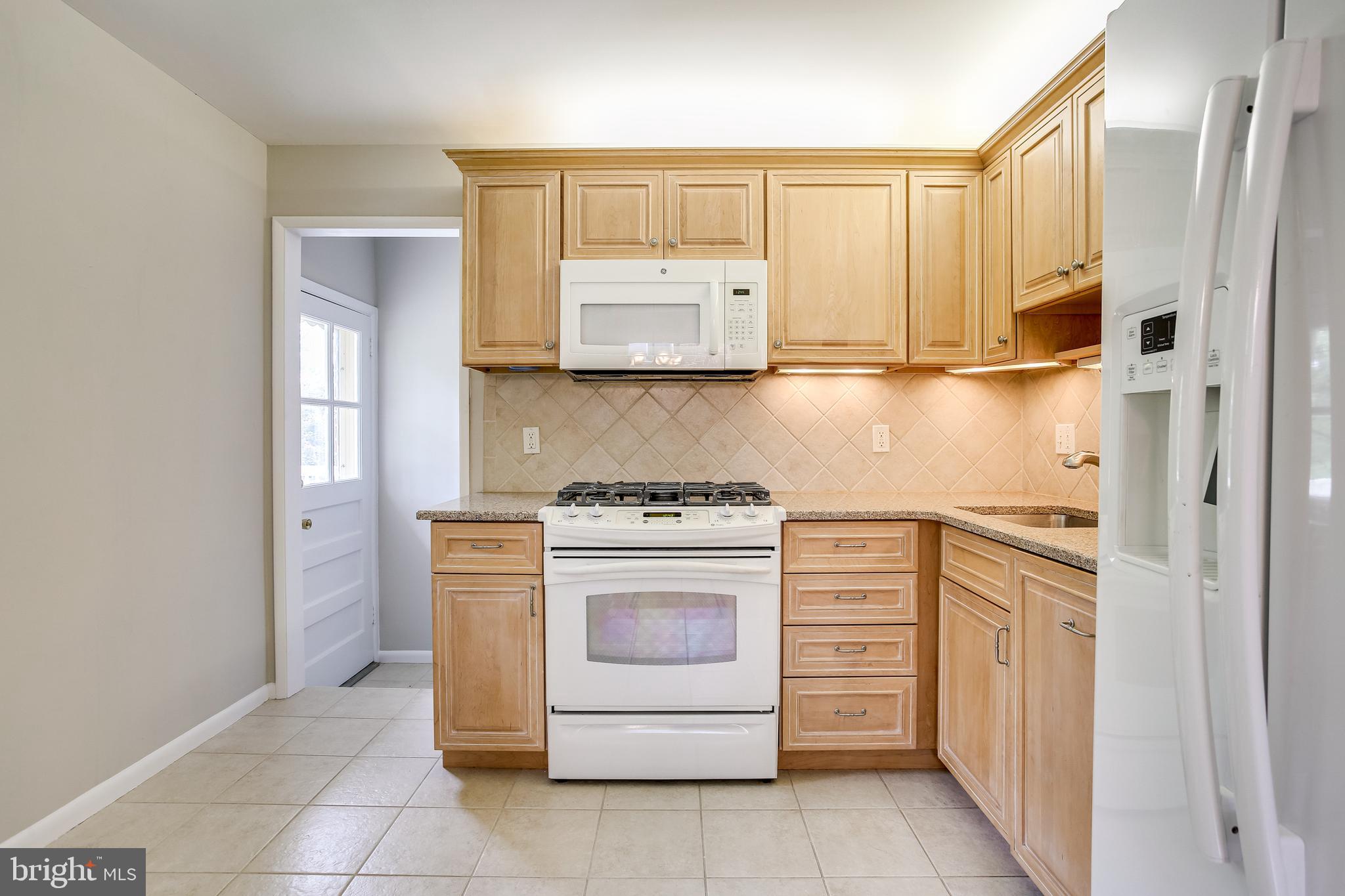 10914 Lombardy Road Silver Spring, MD 20901 - Photo 9 of 34 Under cabinet lighting!