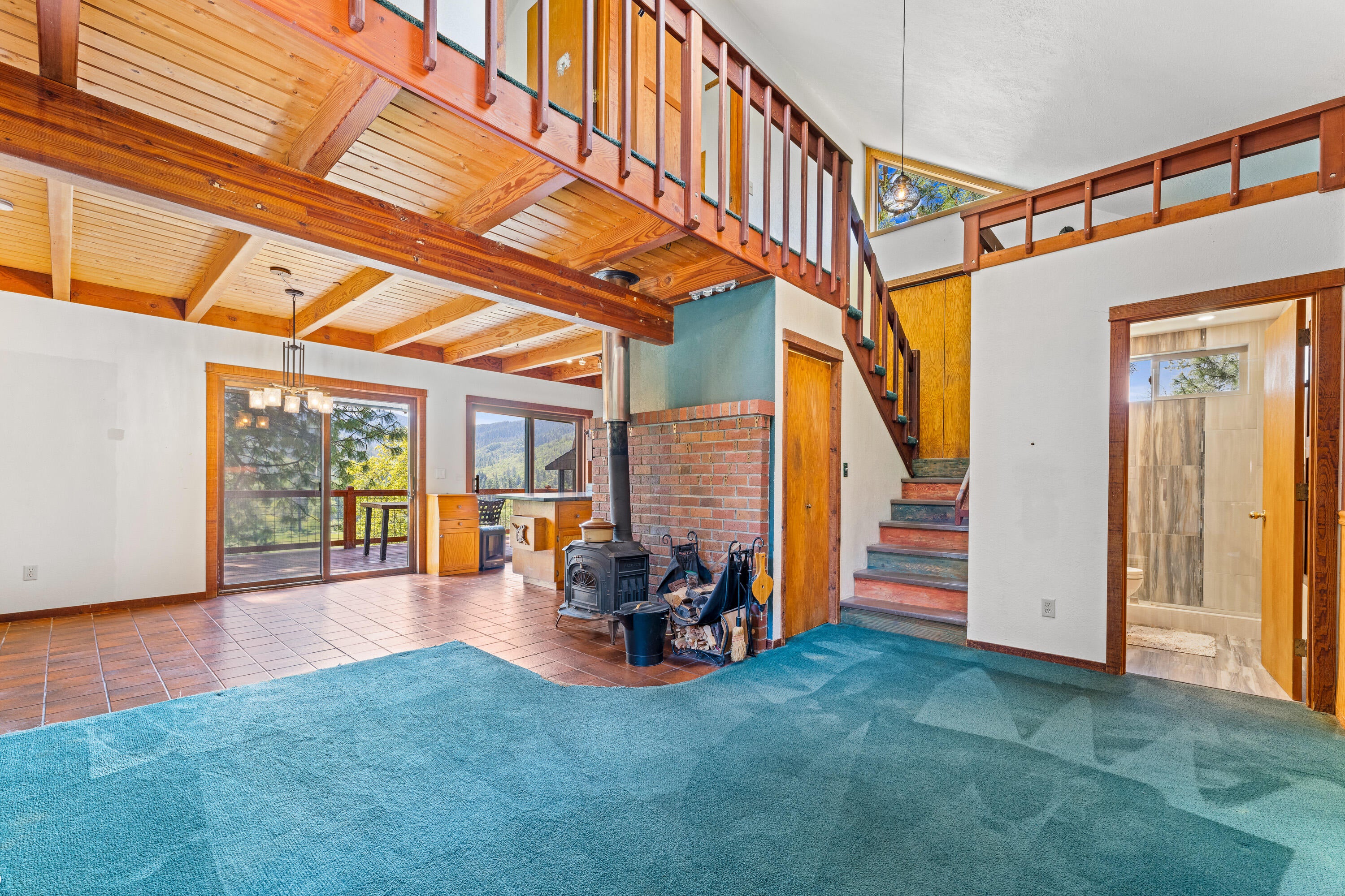 17110 North Applegate Road Grants Pass, OR 97527 - Photo 2 of 31 Great room