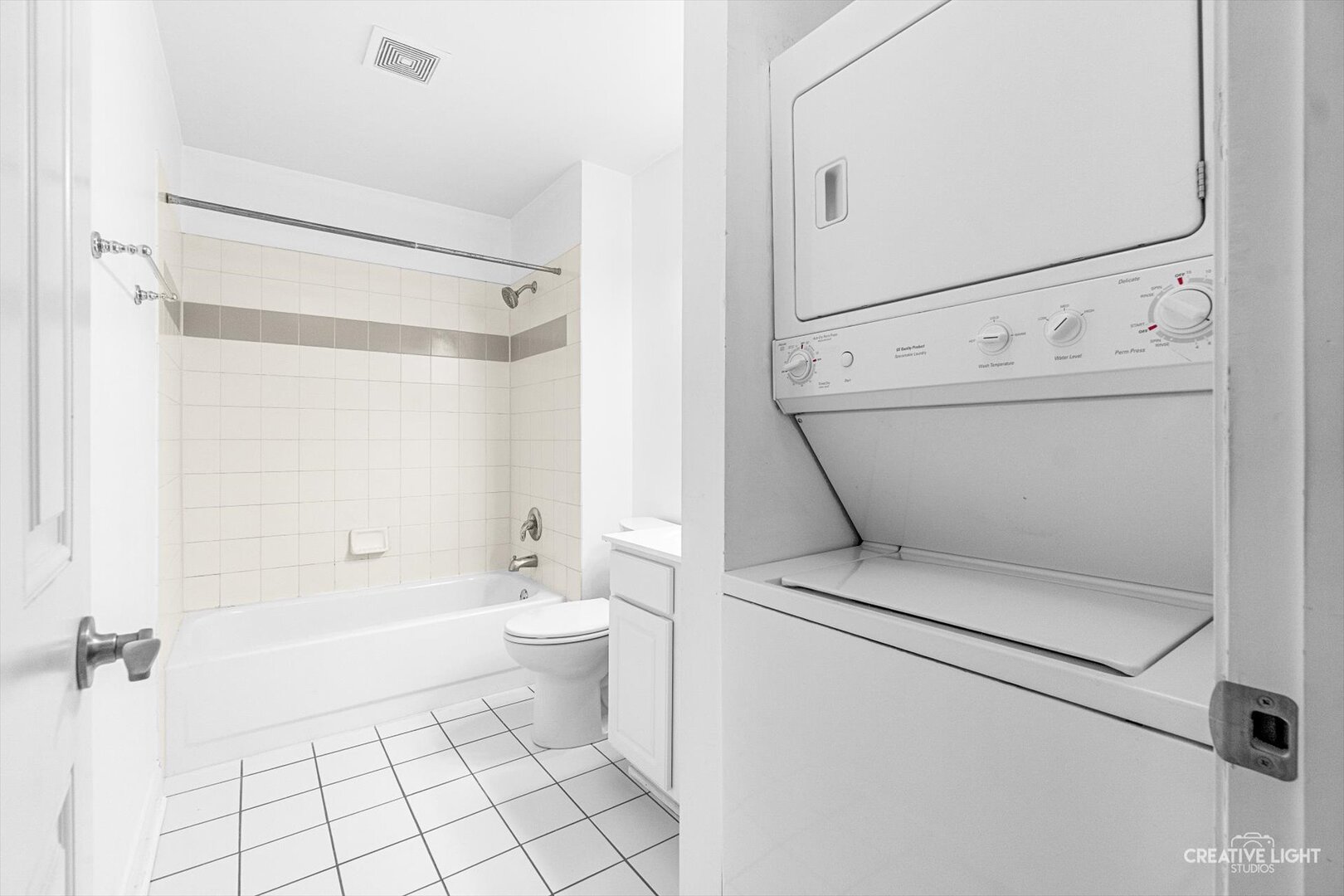 39 Foxcroft Road, Unit 203 Naperville, IL 60565 - Photo 8 of 18 Gallery Image 8