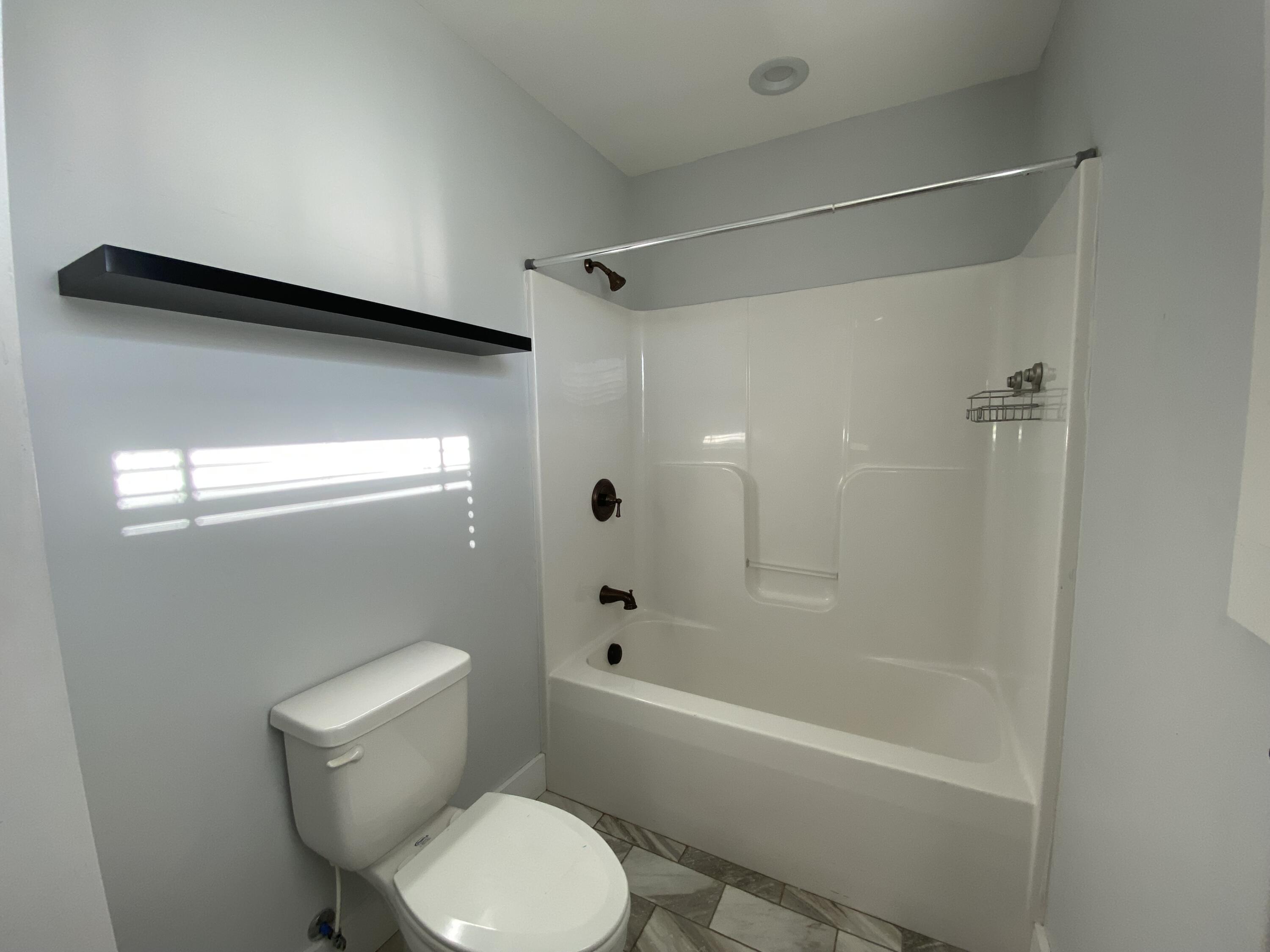 609 Matson Road Jonesborough, TN 37659 - Photo 12 of 29 14 - Master Tub Area