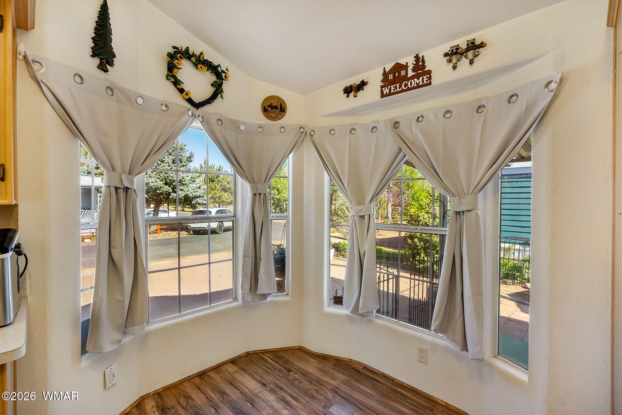 2725 Whiskey Road Overgaard, AZ 85933 - Photo 14 of 32 a view of a livingroom with a large window