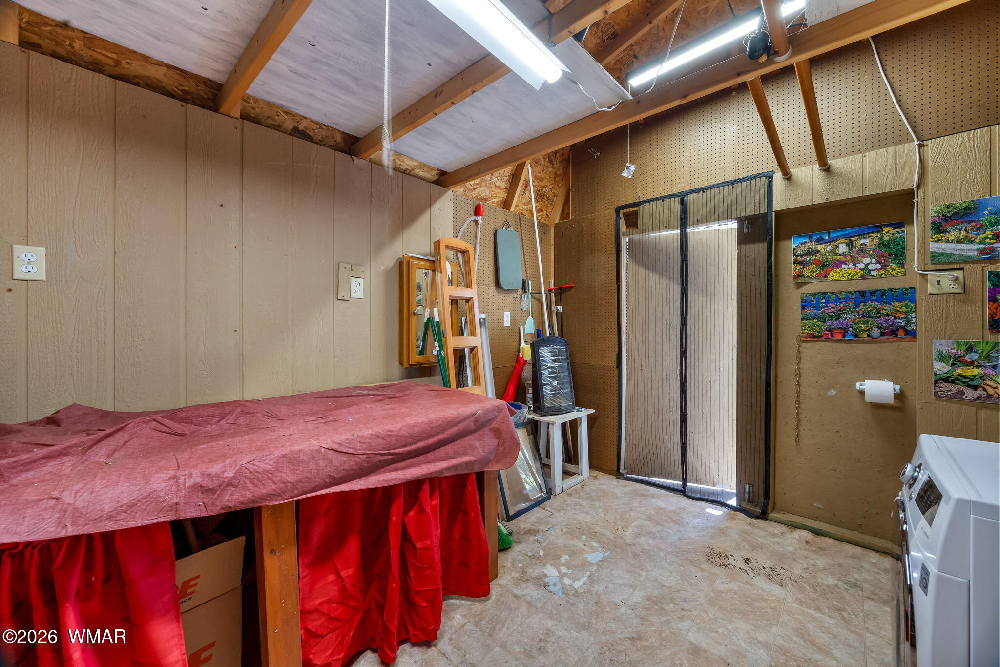 2725 Whiskey Road Overgaard, AZ 85933 - Photo 24 of 32 a view of a room with furniture