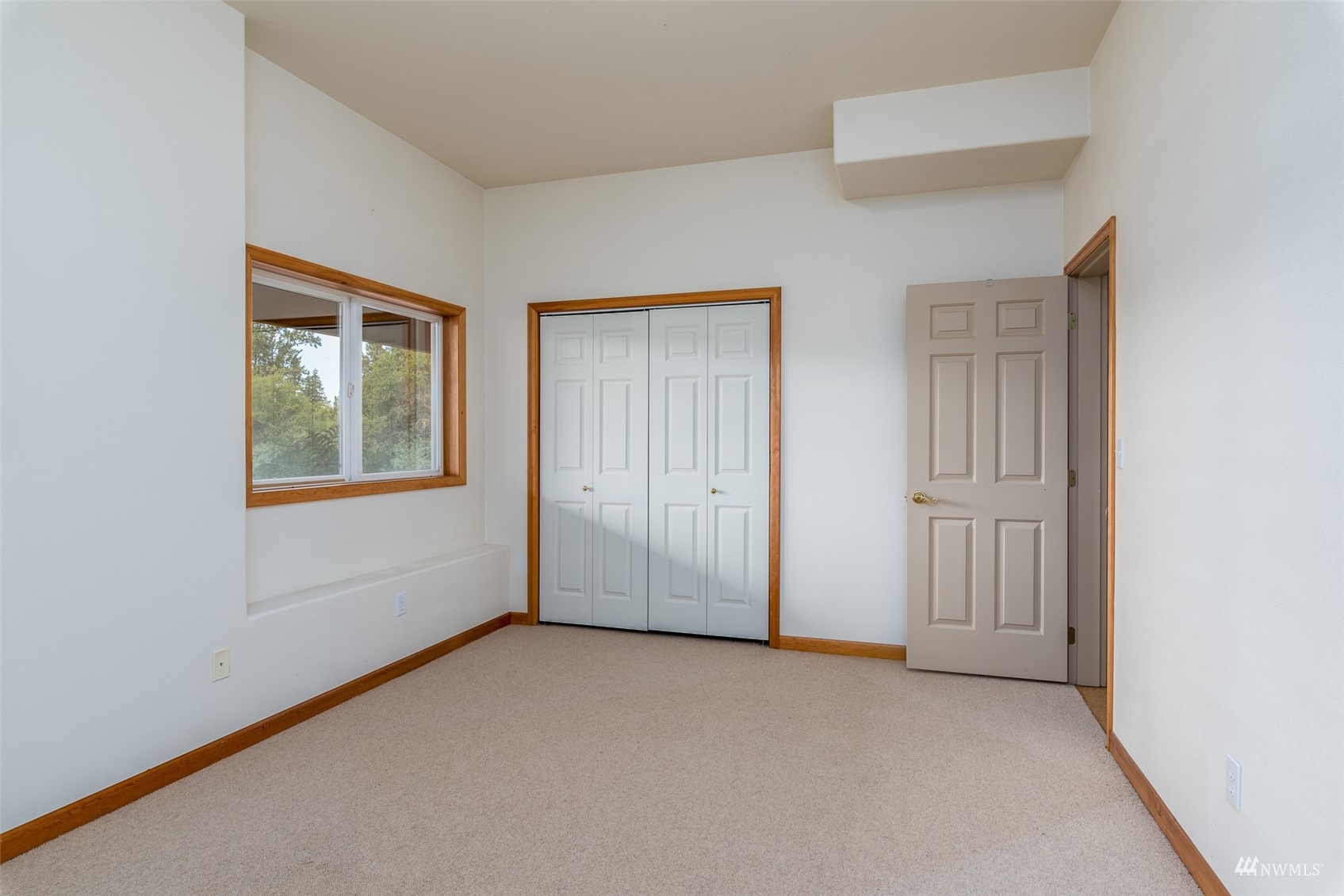 9647 Axlund Road Lynden, WA 98264 - Photo 30 of 39 an empty room with windows and closet