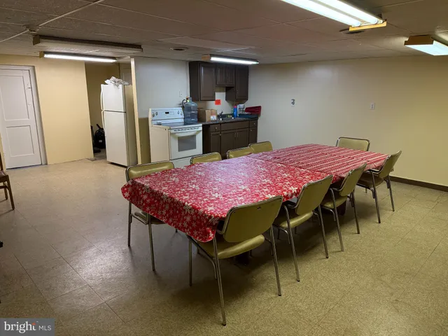 a view of a livingroom with furniture