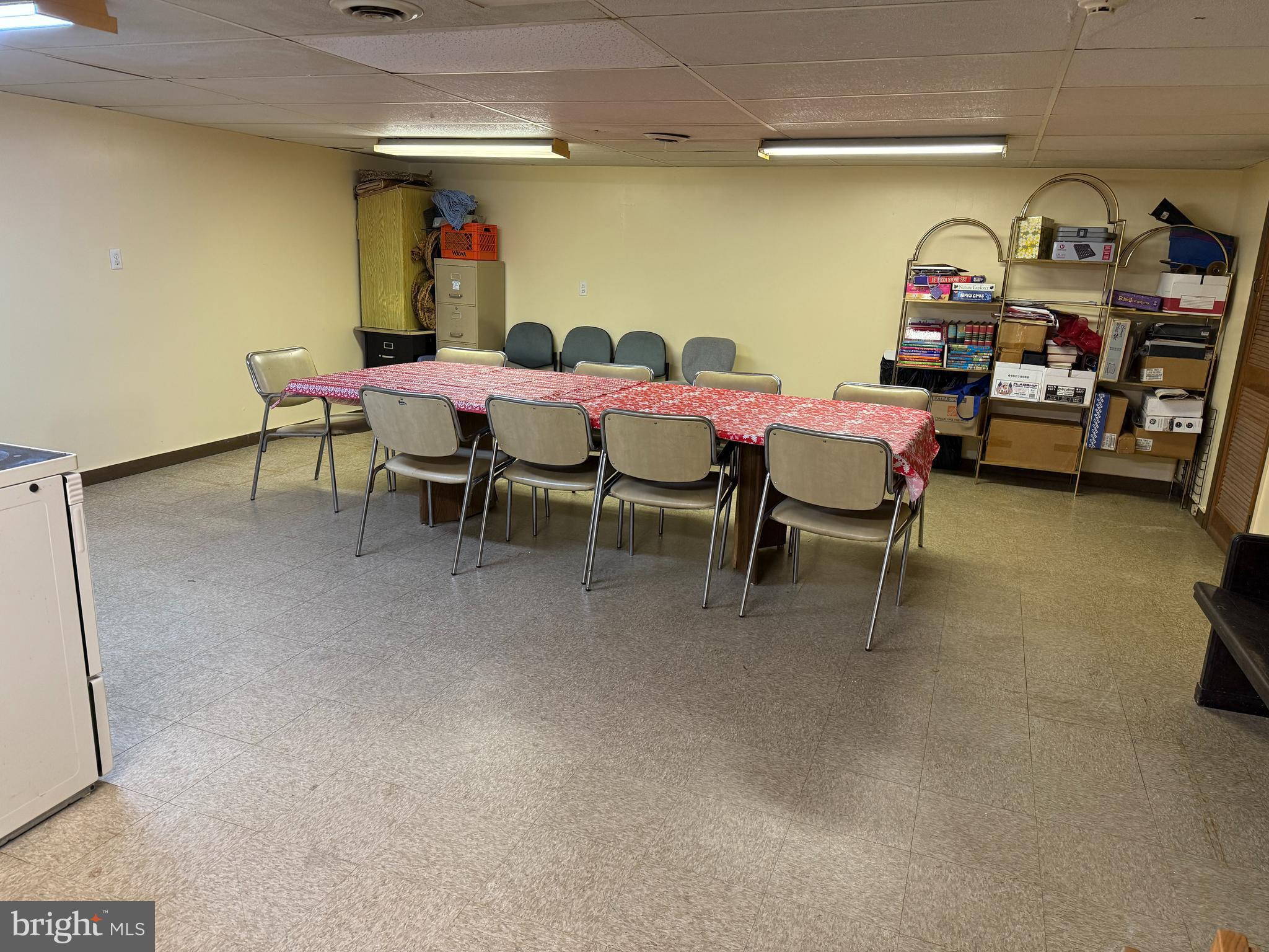 511 East Grape Street Vineland, NJ 08360 - Photo 12 of 40 a view of a livingroom with furniture