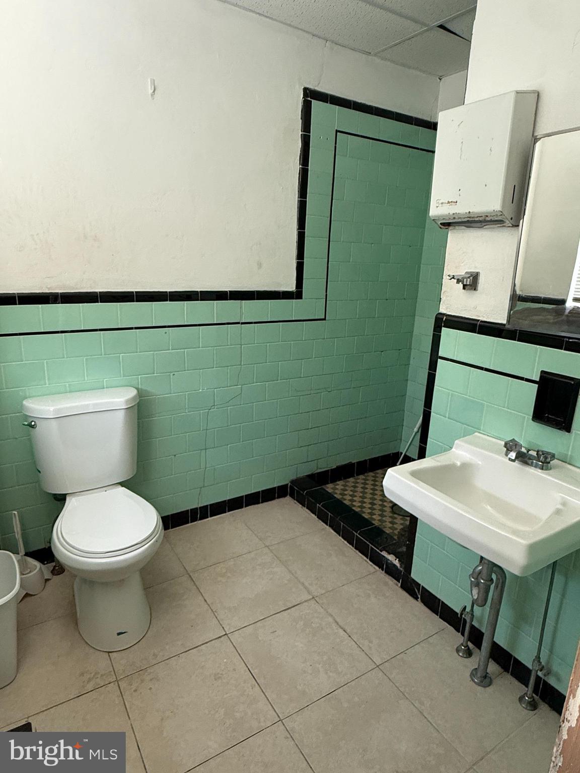 511 East Grape Street Vineland, NJ 08360 - Photo 22 of 40 a bathroom with a toilet sink and mirror