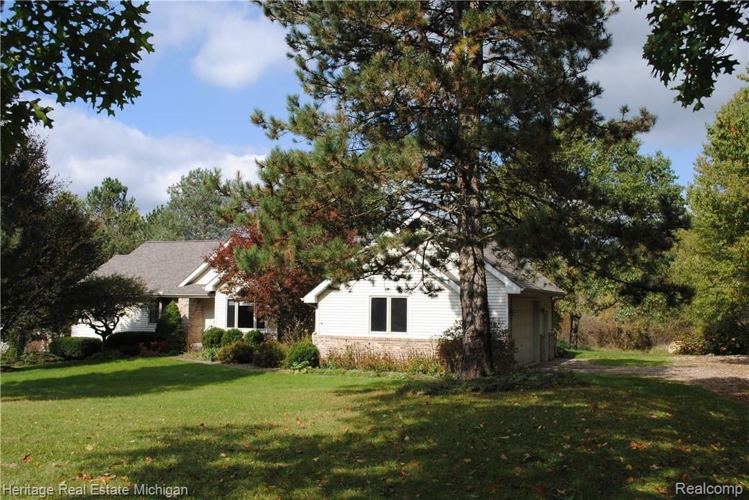 217 East Davis Road Howell, MI 48843 - Photo 1 of 15 DSC_0200.JPG