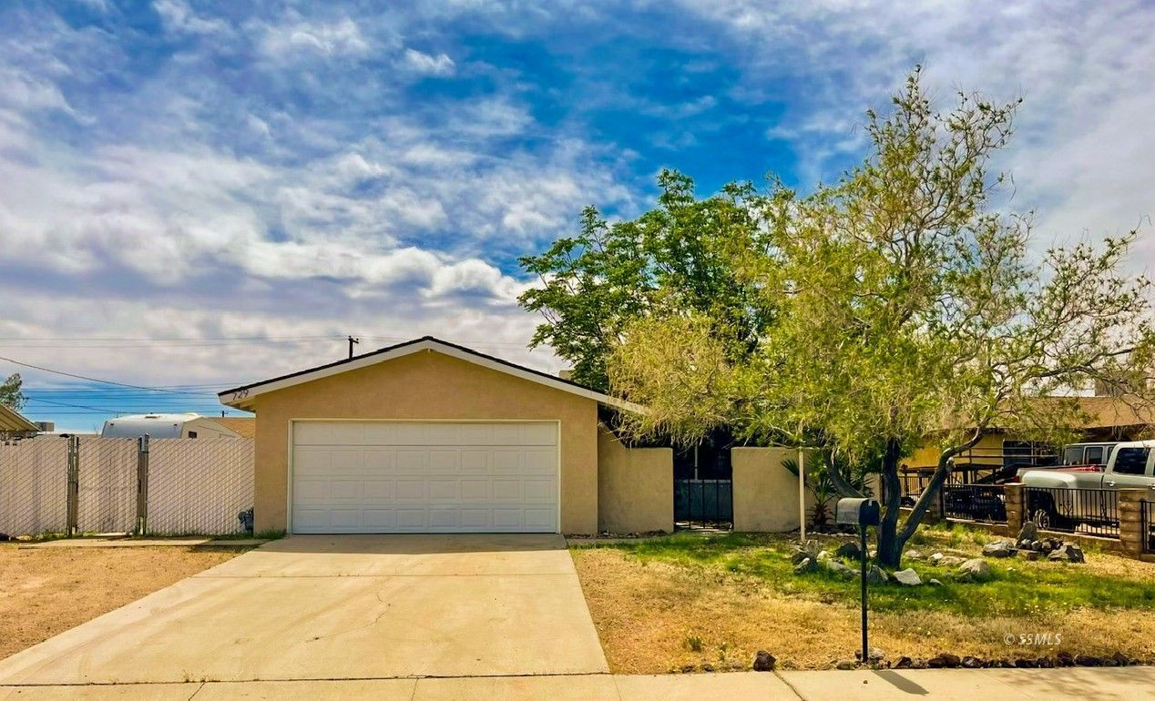 729 West Alene Avenue Ridgecrest, CA 93555 - Photo 1 of 39