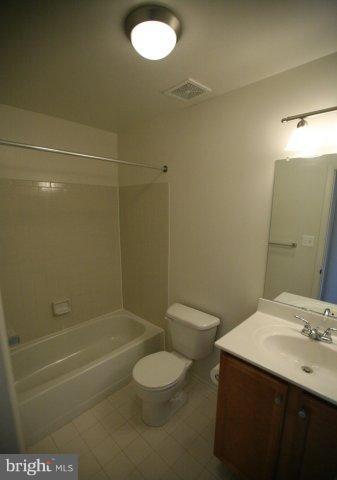 1783 Jonathan Way, Unit 1783E Reston, VA 20190 - Photo 2 of 6 Bath