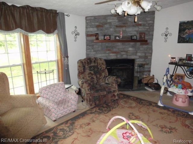 46291 Dunn Road Belleville, MI 48111 - Photo 8 of 11 FAMILY ROOM.jpg