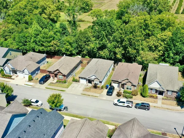 $374,900 | 2422 Duxbury Drive, Columbia, TN 38401