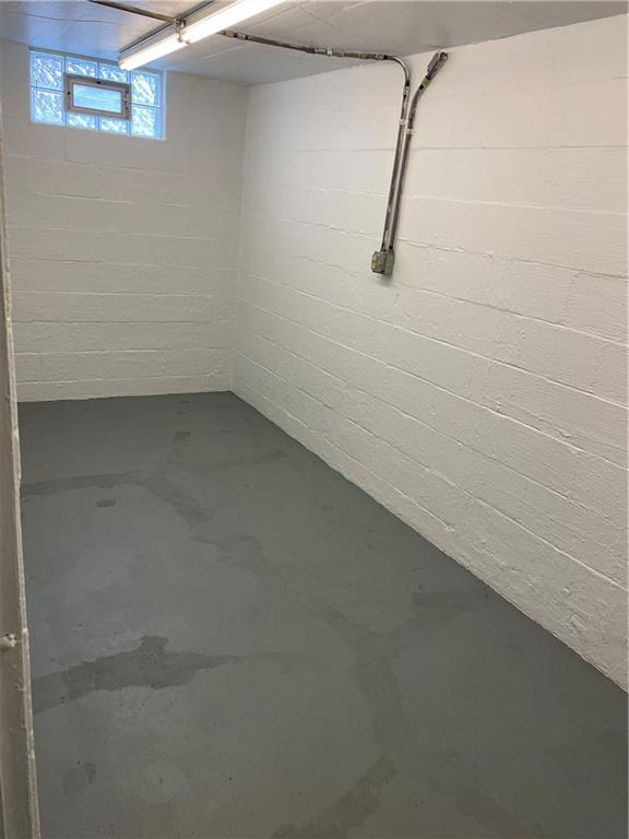 816 High Street Hiller, PA 15444 - Photo 18 of 21 a close view of a bathtub in the bathroom