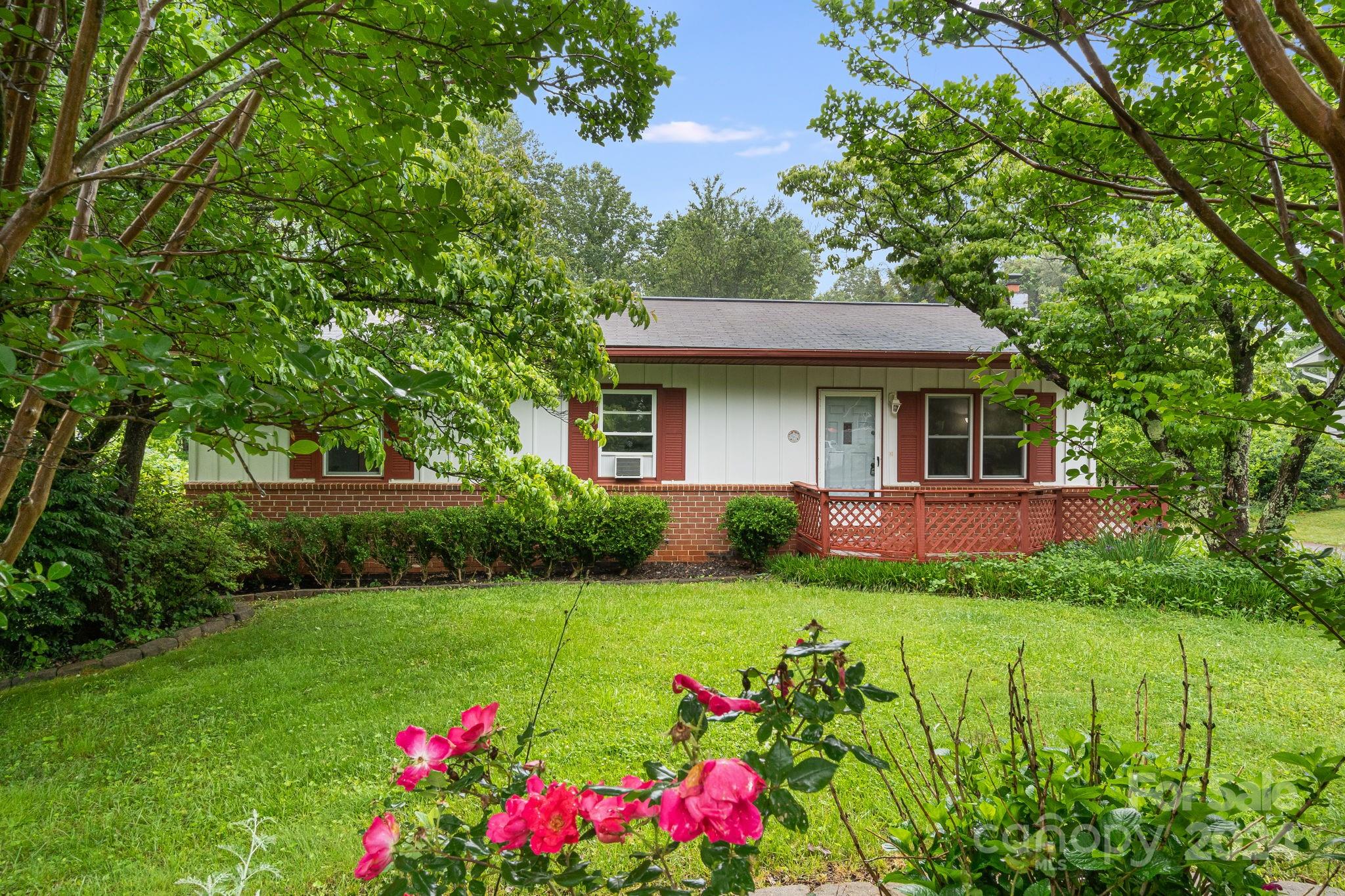 141 Frost Road, Unit 5 Saluda, NC 28773 - Photo 1 of 29 Gallery Image 1