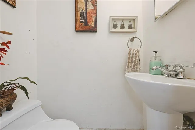 $950,000 | 62-39 Douglaston Parkway, Unit 19 | Douglaston