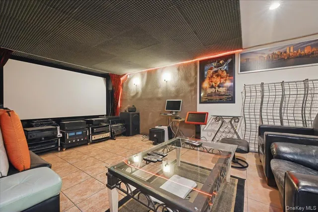 $950,000 | 62-39 Douglaston Parkway, Unit 19 | Douglaston