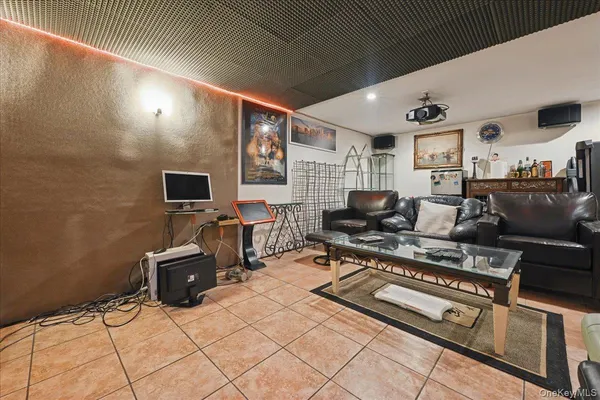 $938,888 | 62-39 Douglaston Parkway, Unit 19 | Douglaston