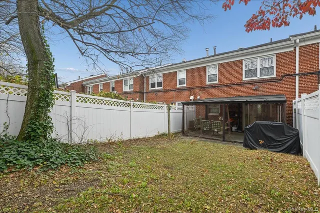 $950,000 | 62-39 Douglaston Parkway, Unit 19 | Douglaston