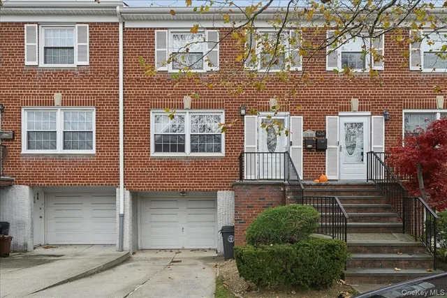 $950,000 | 62-39 Douglaston Parkway, Unit 19 | Douglaston
