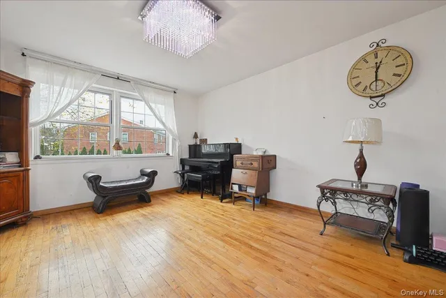 $950,000 | 62-39 Douglaston Parkway, Unit 19 | Douglaston